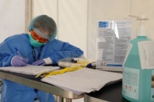 Medicii de familie acuză Guvernul de discriminare: 'Vrem şi noi stimulentul de 2.500 de lei pe lună'