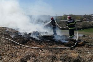 Incendiu in judetul Tulcea. Unde si cu ce forte de interventie actioneaza pompierii (galerie foto)