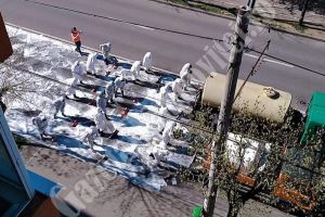 Târgoviştenii, impresionaţi! S-a umplut facebook-ul de imagini cu spălatul străzilor cu detergenţi