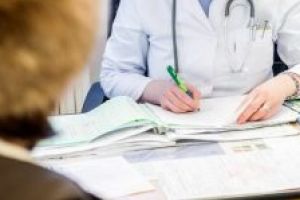 CNAS: Consultaţiile la medicul de familie sau în ambulatoriu pot fi acordate şi la distanţă