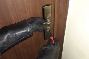 Strâmtura: Furt din două imobile nelocuite