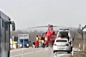 Intervenţie a elicopterului SMURD: Un bihorean a ajuns la spital cu picioarele arse, după ce a dat foc la vegetaţie