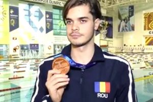 ÎNOTĂTORUL ROBERT GLINŢĂ SE ANTRENEAZĂ PE USCAT