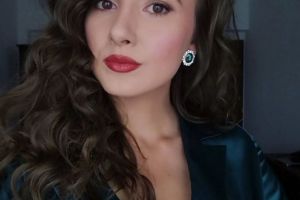Ce consilieră sexy şi-a angajat Nelu Tătaru la Ministerul Sănătăţii! Frumoasa Ioana a colaborat şi cu un deputat!