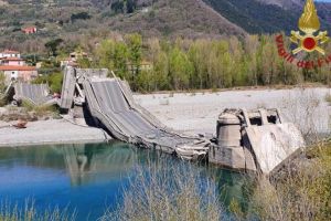 VIDEO Două persoane rănite după ce un pod din Italia s-a prăbuşit