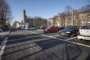 Municipalitatea orădeană a amenajat 148 de locuri de parcare în spatele şcolii Dimitrie Cantemir