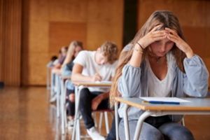 Examenul la facultate, fără materia din semestrul al II-lea, clasa a XII-a