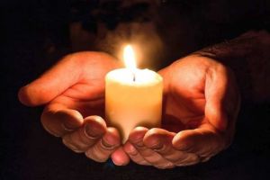 Lumina de Înviere va fi adusă de voluntarii Primăriei Alba Iulia în fiecare scară de bloc din oraş