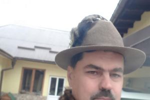 Măşti de protecţie din piele naturală în lupta cu Covid-19, confecţionate de un meşter ...
