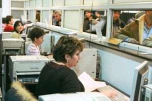 Bugetarii, amenintati de somaj tehnic prin rotatie / Anumite categorii raman, in continuare, pe pozitii