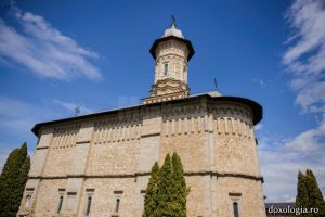 Nouă măicuţe de la Mănăstirea Dragomirna au fost diagnosticate cu coronavirus