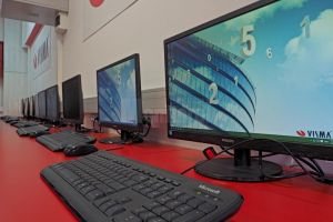 Elevii nevoiaşi trebuie să trimită prin poştă sau email cererile pentru achiziţionarea ...