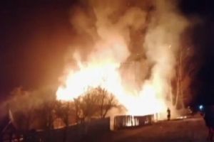 Gospodărie afectată grav de un incendiu violent, la Șaru Dornei
