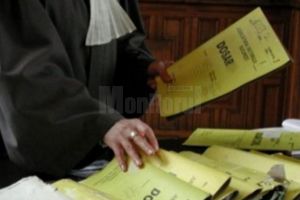 Procurorii anunţă că au deschis un dosar penal de luare de mită în cazul acuzaţiilor de ...