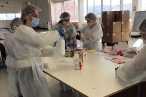 Măşti pentru Bihor: În judeţ ajung 50.000 de măşti chirurgicale produse în România. Urmează modele FFP2 şi FFP3