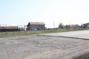 Asfalt nou, în următoarele zile, pe drumul Timişoara-Utvin. CJ Timiş: „Facem drum ca-n palmă”
