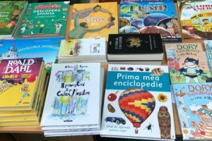 Școlile din Ibăneşti, mai bogate cu 300 de volume în valoare de 8.500 de lei