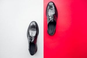 Ce fel de pantofi ar trebui sa porti in functie de costum?