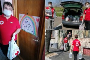 FOTO. Tinerii voluntari ai Crucii Roşii au distribuit zeci de pachete cu alimente vârstnicilor din Satu Mare