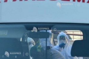 Târgu-Mureş: Protest al ambulanţierilor după ce suspecţi de Covid-19 au fost lăsaţi în salvări şi câte 5 ore!