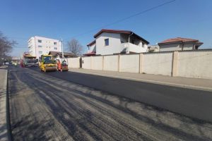 Se lucreaza la foc continuu: Lucrari de asfaltare in mai multe cartiere din Constanta