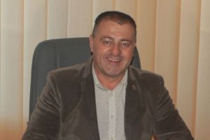 Asociaţie a rromilor, către primarul din Teliu: ar trebui să-i dea de gândit şi de muncă problemele comunităţii