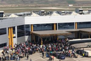 Avioanele care duc muncitorii români în Germania, de pe Aeroportul Cluj, BLOCATE la sol