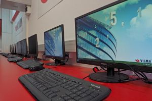 Elevii nevoiaşi trebuie să trimită prin poştă sau e-mail cererile pentru achiziţionarea ...