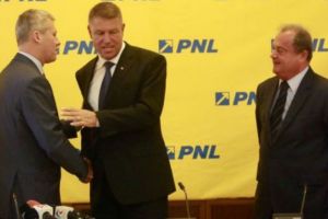 'PNL de azi nu diferă de PDL-ul de acum 10! E mai uşor să tai decât să reduci impactul crizei'
