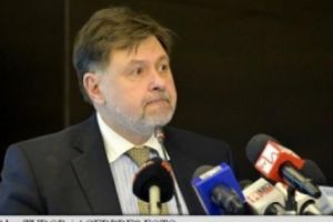 Alexandru Rafila atrage atenţia: 'Fularul sau batista purtate în loc de mască NU protejează deloc. Mănuşile se poartă în spital!'