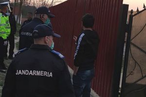 Bărbat din Alba, AMENDAT de jandarmi pentru că s-a dus la un prieten să bea o bere şi nu avea declaraţie la el