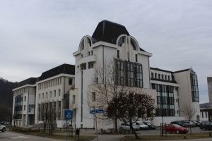 Palatul de Justiţie Bistriţa are de astăzi porţile deschise doar pentru cei cu mască