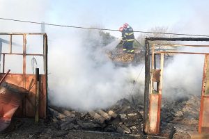 Incendiu la o gospodărie din Fierbinţi-Târg