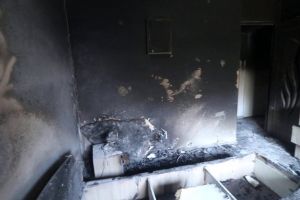 Un apartament din Sf.Gheorghe a luat foc de la un acumulator pus la încărcat