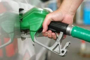 Ministrul Finanţelor susţine că nu ştie cu cât a crescut preţul carburanţilor după majorarea accizei