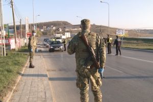 Razii în judeţ cu peste 20 de efective. Zeci de persoane legitimate şi maşini trase pe dreapta