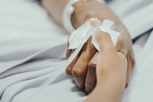 O bihoreancă de 47 de ani diagnosticată cu coronavirus a murit la Spitalul Municipal din Oradea. Un alt bărbat decedat este suspect