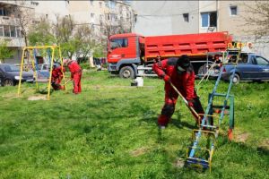 Primaria Constanta continua lucrarile de amenajare a locurilor de joaca din oras