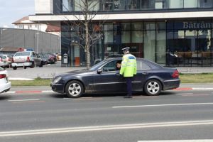 Sute de amenzi împărţite joi plimbăreţilor din judeţul Sibiu