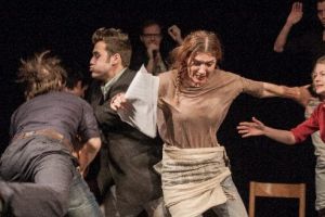 „Double Bind“, oferta online din această seară a Teatrului Naţional Târgu-Mureş