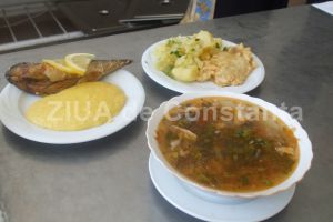 File de crap la tava, piept de pui la cuptor, tochitura de curcan: Meniu traditional oferit pacientilor constanteni, de Florii, de Arimex Comexim 2000 SRL