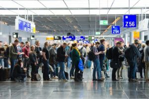 330 de cetăţeni români aflaţi în Spania temporar, au revenit vineri în România
