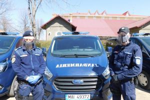 Zece botoşăneni veniţi din străinătate, băgaţi de jandarmi direct în centrele de carantină