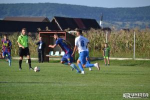 În derby-ul etapei Seriei a 5-a, Fotbal Comuna Recea – Metalurgistul Cugir 1-2 (1-0) | Dublă a golgheterului Făgărăşanu şi echipa de sub Drăgana a preluat fotoliul de lider!