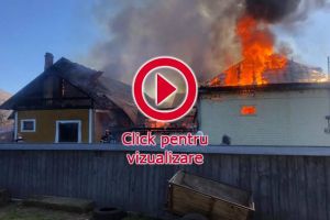 Incendiu foarte puternic, la două case, în Stulpicani
