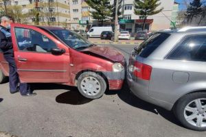 Maşini tamponate în Suceava de un şofer care circula în zig-zag