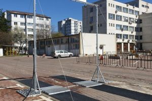 Instalaţie de dezinfectare a maşinilor, montată de USV în curtea Spitalului Judeţean