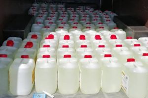 Cantitate mare de dezinfectant confiscată de la un tânăr care o vindea „la negru”, la Timişoara