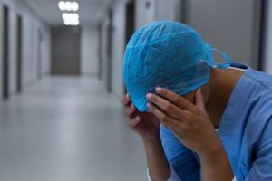 Al doilea deces al unui cadru medical din cauza Covid-19: o asistentă din Braşov, care avea 58 de ani