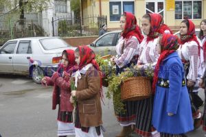 Duminică este sărbătoarea Floriilor. Ordonanţa militară le interzice creştinilor să meargă la biserică